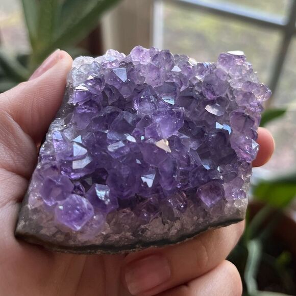 All natural, beautiful, amethyst, crystal cluster. 148 g 3.75 x 3” 740 CTW. - Picture 1 of 10